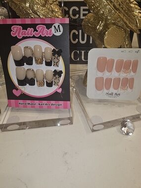 Nail Art Press-On Nails - Nude & Black Glam French-tip Set